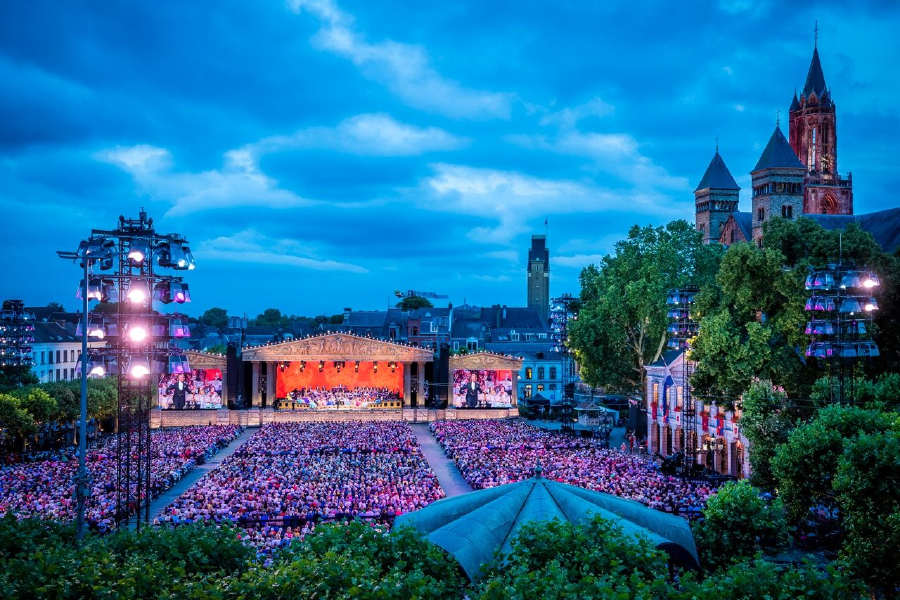 Musikalischer Sommernachtstraum in Maastricht mit dem Walzerkönig André Rieu
