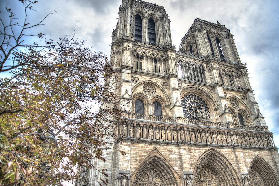 Kathedrale Notre-Dame de Paris in neuem Glanz – mit Konzert in Notre-Dame, Sainte-Chapelle und Monet-Sonderausstellung